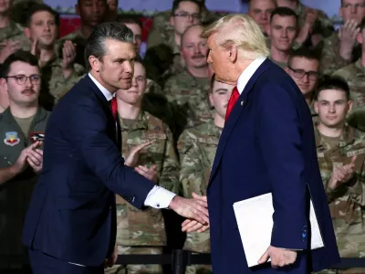 FILE PHOTO: U.S. President Donald Trump shakes hands with U.S. Defense Secretary Pete Hegseth during an event at Selfridge Air National Guard Base in Harrison Township, Michigan, U.S., April 29, 2025. REUTERS/Evelyn Hockstein/File Photo
