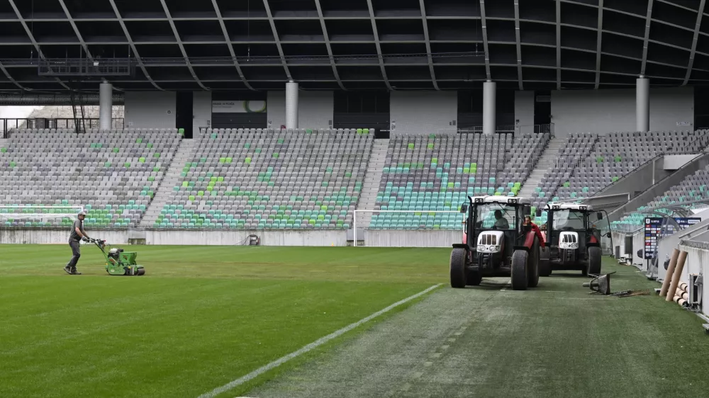10.10. 2024 - Stadion Stožice - ponovna sanacije trave Foto: Nik Erik Neubauer