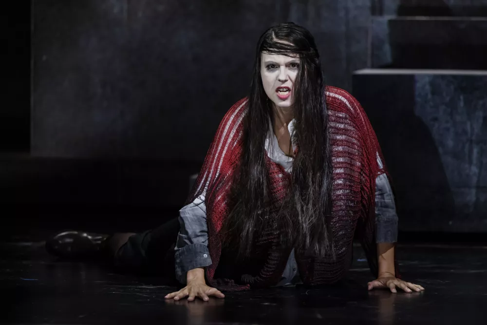 Sopranistka Mojca Bitenc Križaj v vlogi Manon Lescaut v produkciji SNG Opera in balet Ljubljana. Foto: Darja &Scaron;travs Tisu