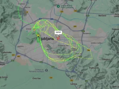 Kroženje skupine letal nad Ljubljano. Foto: Flightradar24