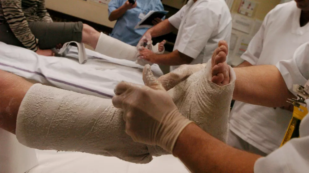 KC - Klinični center- Urgenca, zdravstvo - Urgentni kirur&scaron;ki blok - mavčarna - po&scaron;kodba - //FOTO: Luka Cjuha