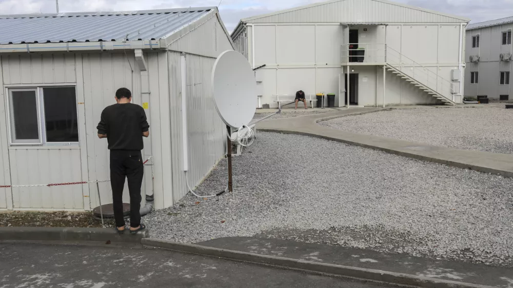 - 03.11.2022 &ndash; Orehek pri Postojni - delavsko naselje za tur&scaron;ke delavce, ki gradijo drugi tir železni&scaron;ke proge med Koprom in Divačo &ndash; tur&scaron;ki delavci //FOTO: Jaka Gasar