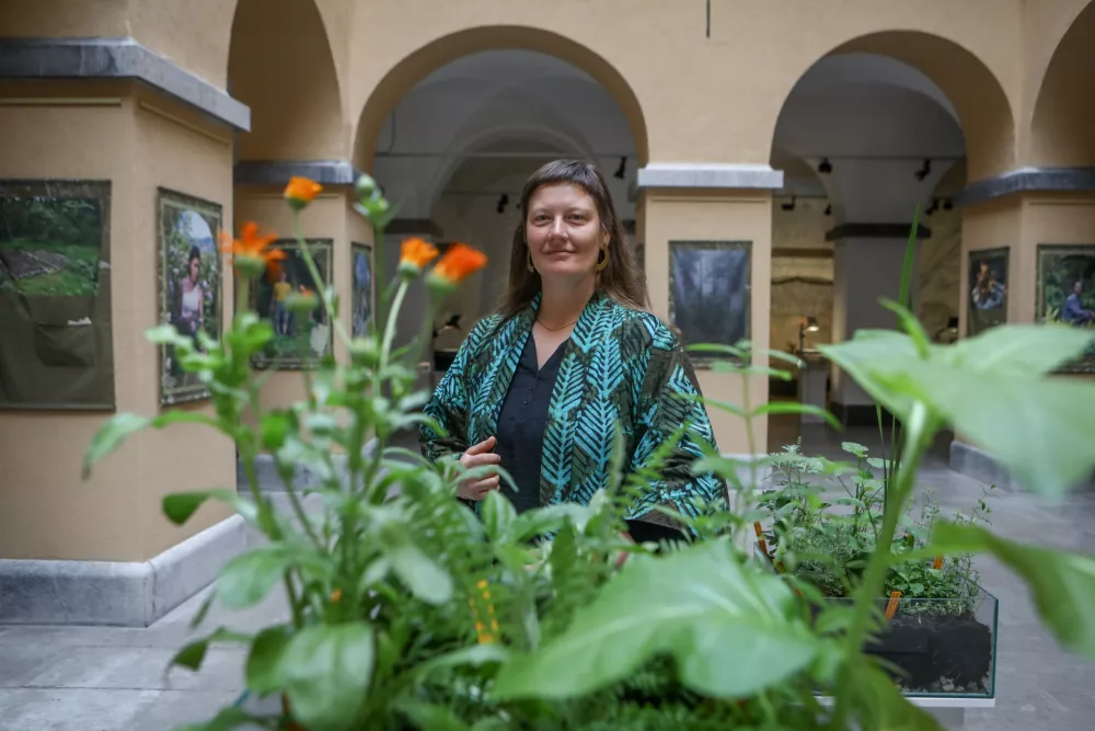 13.05.2025 Katja Goljat je samozaposlena v kulturi, fotografinja. Razstava Gledala sem kako trava raste.Foto: Luka Cjuha