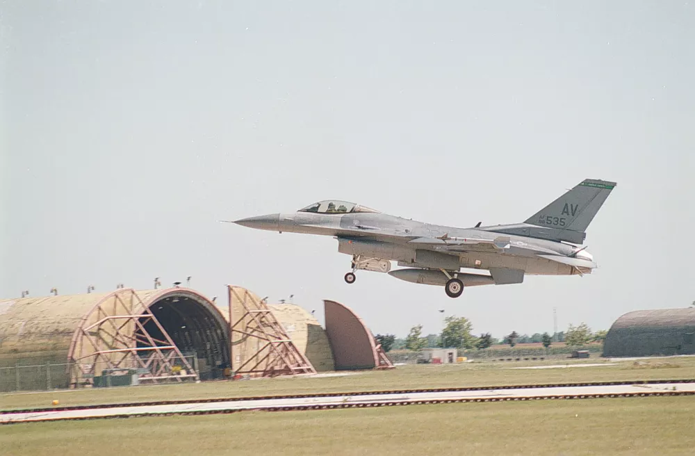 Letali&scaron;če Aviano, letalo F-16 Zlata ribica Nedeljskega