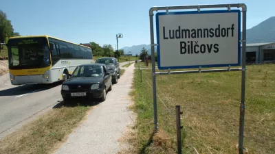 Bilčovs - Ludmannsdorf - dvojezično krajevno označevanje - - krajevne table razdelile slovensko manj&scaron;ino -- Avstrijski parlament je zavrnil ustavni zakon o dvojezični topografiji na Koro&scaron;kem , //FOTO: Tomaž SkaleOPOMBA: ZA OBJAVO V ČASOPISU DNEVNIK