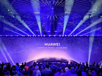 Huawei je v berlinskem Velodromu predstavil svoje nove pametne modne dodatke.