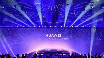 Huawei je v berlinskem Velodromu predstavil svoje nove pametne modne dodatke.