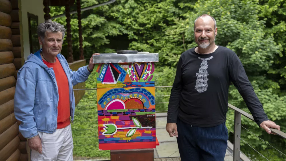 akademski slikar Silvester Plotajs16.05.2025 - urbani čebelji panji MGLC FOTO: Nik Erik Neubauer