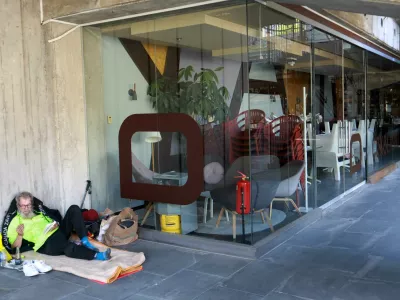 Gostinski obrati v Maximarketu so že mesec dni zaprti zaradi prepovedi uporabe vode, ki je za gostinsko dejavnost nujna. Foto: Tomaž Skale