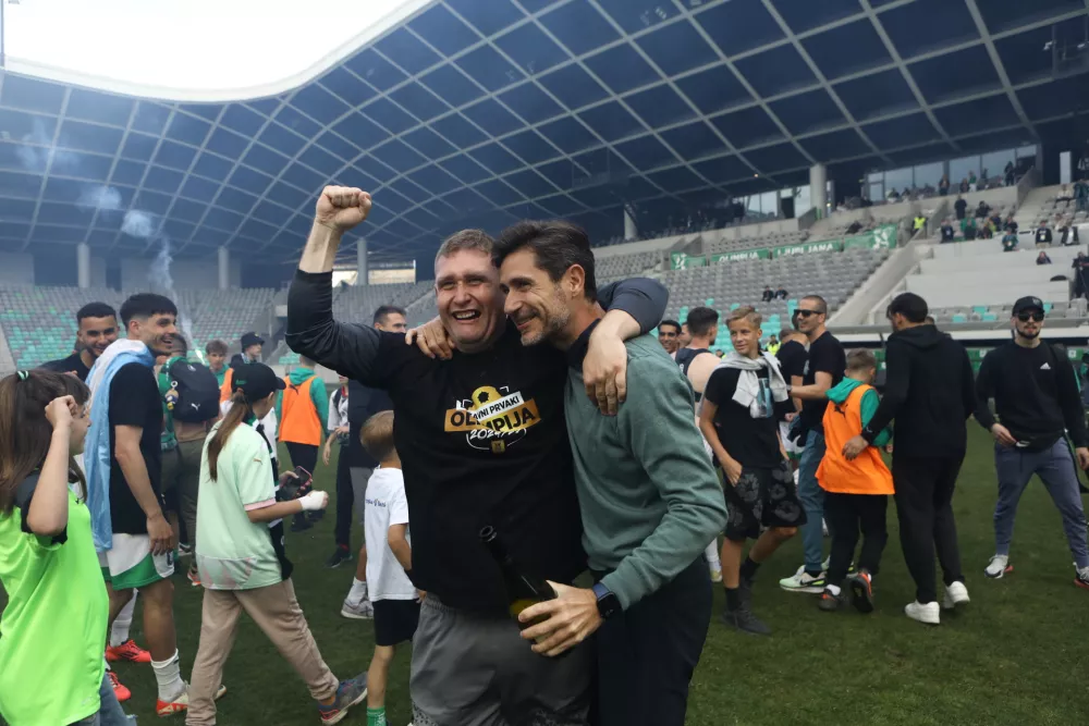 Trener Victor Sanchez (desno) je Olimpijo pripeljal na vrh slovenske lige.