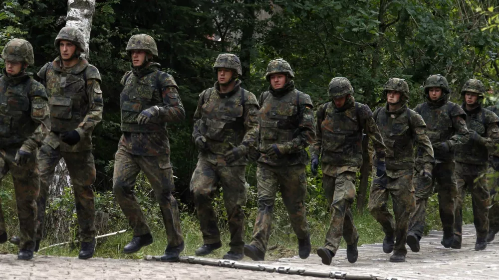 Bundeswehr German armed forces 701 tank battalion run during an exercise at a training area in Grafenwoehr near the southern German town of Nuremberg, August 24, 2010. The 701 tank battalion exercise a bridge building with U.S. army soldiers during their preparation for their deployment as ISAF troops to Afghanistan.   REUTERS/Fabrizio Bensch (GERMANY - Tags: POLITICS MILITARY)