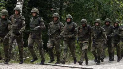 Bundeswehr German armed forces 701 tank battalion run during an exercise at a training area in Grafenwoehr near the southern German town of Nuremberg, August 24, 2010. The 701 tank battalion exercise a bridge building with U.S. army soldiers during their preparation for their deployment as ISAF troops to Afghanistan.   REUTERS/Fabrizio Bensch (GERMANY - Tags: POLITICS MILITARY)