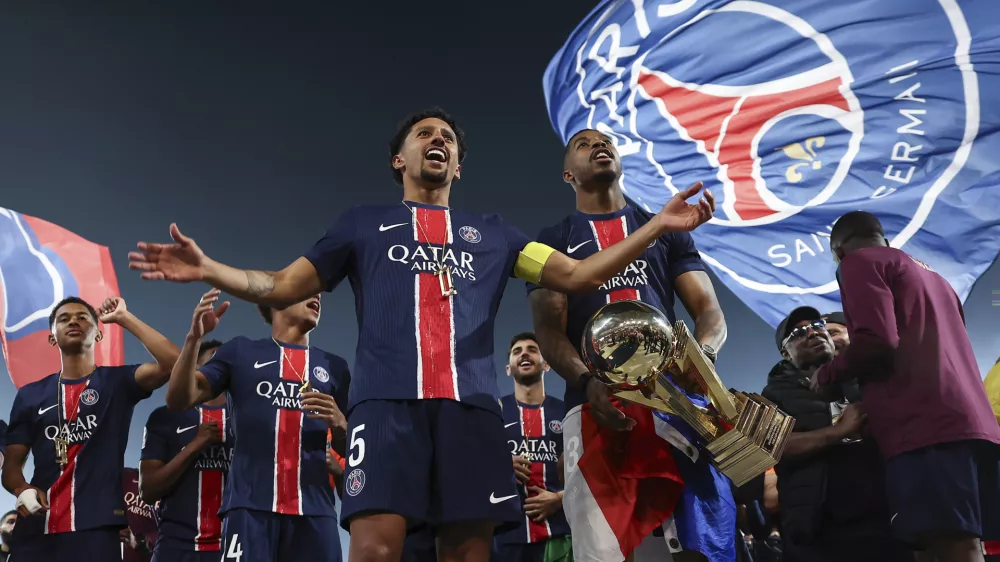 Paris Saint Germain players celebrate PSG's French League One title after the League One soccer match between Paris Saint-Germain and Auxerre at the Parc des Princes stadium in Paris, Saturday, May 17, 2025. (Franck Fife/Pool via AP)
