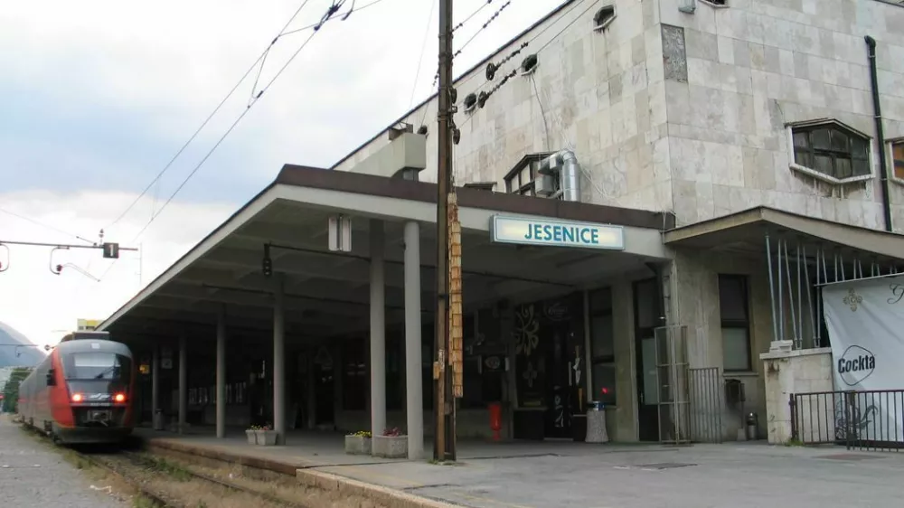 Železni&scaron;ka postaja Jesenice