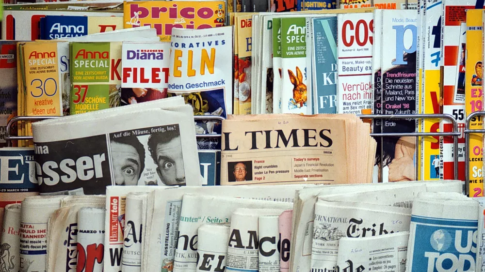Časopisi, trafika - tiskani mediji - / Foto: Matej Pov&scaron;e
