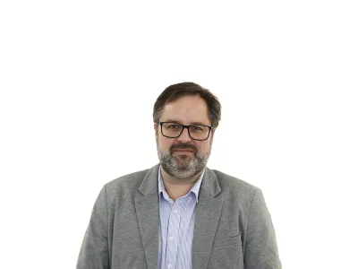 Ale&scaron; GaubeZA ONLINE - Redakcija Dnevnik 2024 - portreti za komentarje in kolumne - kolumnisti - komentatorji &ndash; novinarji - portret //FOTO: Luka Cjuha