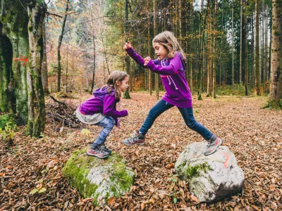 Vsi otroci bi morali imeti lepo otro&scaron;tvo. / Foto: Istock