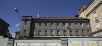 vozni park - avtomobili za prevoz zapornikov - Uprava RS za izvrševanje kazenskih sankcij - Ministrstvo za pravosodje - Zavod za prestajanje kazni zapora Maribor 2013 - mariborski zapori - zapor,stavba//FOTO: Tomaž Skale