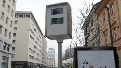 - 19.12.2017 &ndash; Slovenska cesta v Ljubljani - novi stacionarni super radar ki lahko meri hitrost na obeh straneh prometnega toka hkrati, pri čemer lahko spremlja več vozil - nadzor hitrosti s samodejno merilno napravo &ndash; meritev hitrosti//FOTO: Jaka Gasar