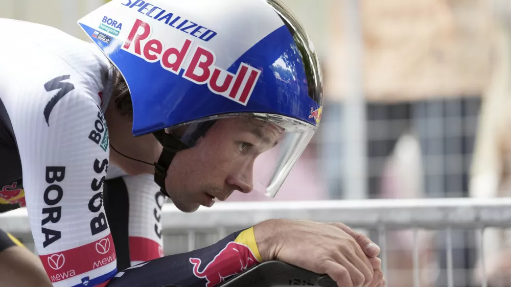 Slovenia's Primoz Roglic of Red Bull competes during the 10th stage of the Giro d'Italia cycling race, an individual time trial from Lucca to Pisa, Italy, Tuesday, May 20, 2025. (Massimo Paolone/LaPresse via AP)