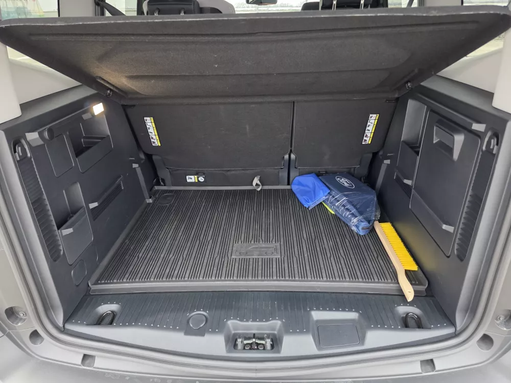 Ford tourneo courier