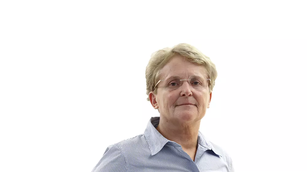 Tatjana PihlarZA ONLINE - Redakcija Dnevnik 2024 - portreti za komentarje in kolumne - kolumnisti - komentatorji &ndash; novinarji - portret //FOTO: Luka Cjuha