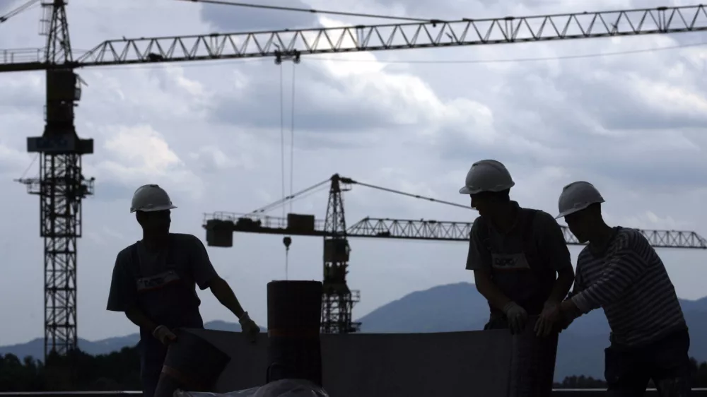 - sezonska zaposlitev tujcev v Sloveniji - tujci - sezonski delavci - tuja delovna sila - sezonsko delo v gradbeni&scaron;tvu, GPG,//FOTO: Luka CjuhaOPOMBA: ZA OBJAVO V PRILOGI &ndash; DNEVNIKOV OBJEKTIV - REPORTAŽA
