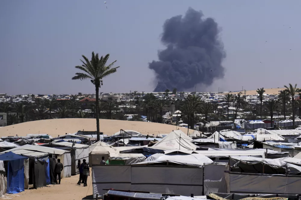 Smoke rises from an Israeli army airstrike south of Khan Younis, Gaza, Wednesday, May 21, 2025. (AP Photo/Abdel Kareem Hana)
