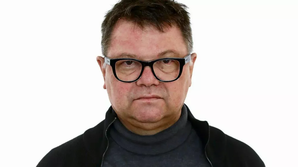 Miha &Scaron;tamcar- Redakcija Dnevnik 2024 - portreti za komentarje in kolumne - kolumnisti - komentatorji &ndash; novinarji - portret //FOTO: Luka Cjuha