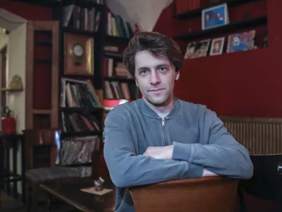 - 21.03.2023 - Rok Bozovičar, gledali&scaron;ki kritik in novinar - selektor 53. Tedna slovenske drame, član Dru&scaron;tva gledali&scaron;kih kritikov in teatrologov Slovenije in Dru&scaron;tva za sodobni ples Slovenije. //FOTO: Jaka Gasar