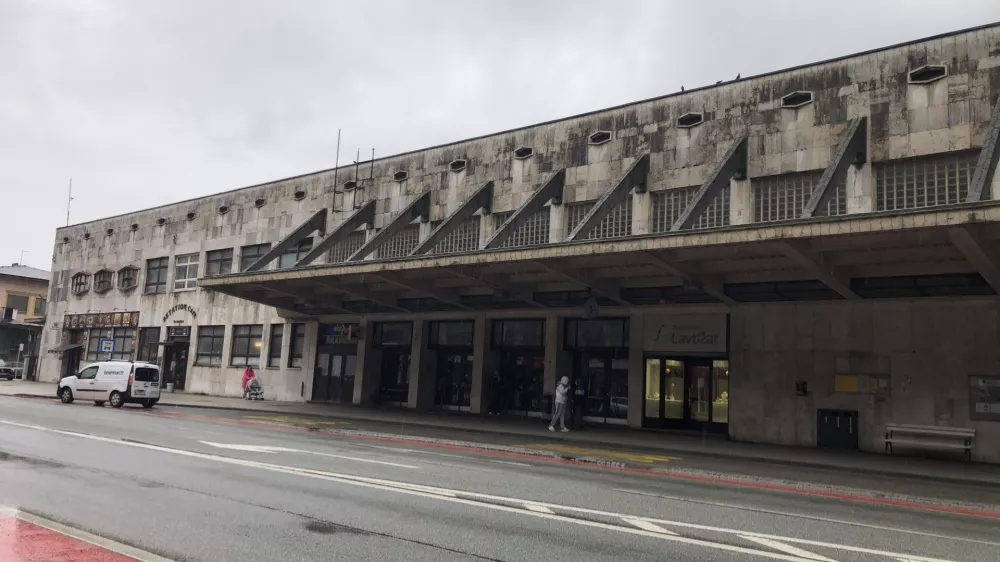 Železni&scaron;ka postaja Jesenice