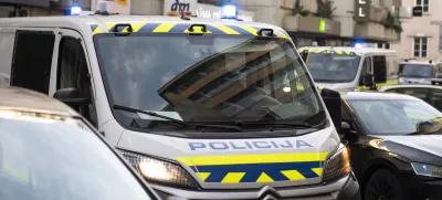 Policija Kriminal7.12.2024 Privedba treh osumljencev za mafijski umor Satka Zovka pred preiskovalnega sodnika. Okrožno sodišče v Ljubljani. FOTO: Nik Erik Neubauer