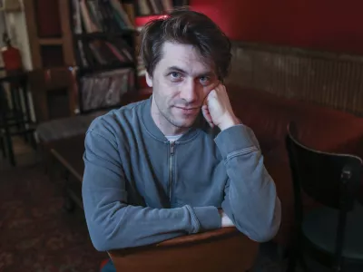 &raquo;Hvaležen sem za vso podporo,&laquo; pravi novi direktor Pre&scaron;ernovega gledali&scaron;ča Kranj Rok Bozovičar. Foto: Jaka Gasar