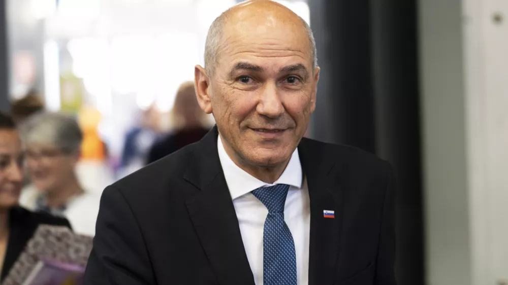 Vnovični &scaron;tiriletni mandat na čelu SDS bo za Jan&scaron;o, ki stranko vodi 32 let, deseti po vrsti. V tem času je imel protikandidata le leta 1993. Foto: Nik Erik Neubauer