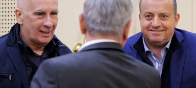 Ljubljana, vlada.Srecanje predsednika vlade s predstavniki gospodarskih zdruzenj in organizacij.Ustanovitelj in lastnik podjetja Akrapovic Igor Akrapovic, predsednik SBC Joc Pececnik.