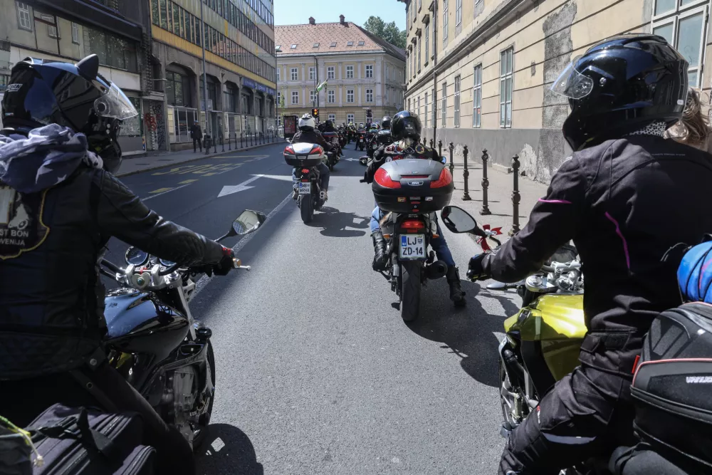 - 24.05.2025 - srečanje motoristk na Krekovem trgu//FOTO: Jaka Gasar