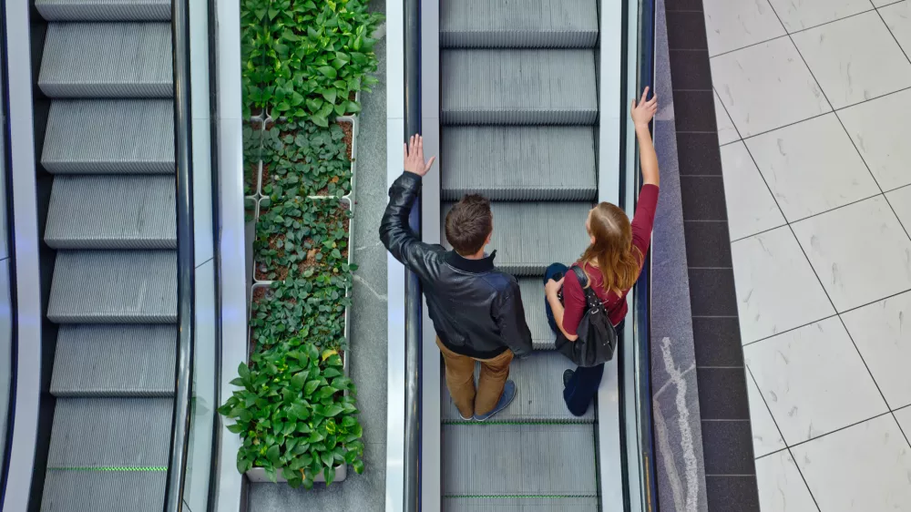 - tekoče stopnice- BTC City Park - nakupovalno sredi&scaron;če v Ljubljani 2013 - potro&scaron;ni&scaron;tvo - potro&scaron;niki,potro&scaron;niki,nakupovanje//FOTO: Tomaž Zajel&scaron;nik