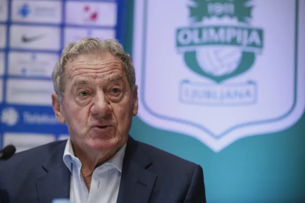 predsednik &Scaron;portnega dru&scaron;tva Nogometni klub Olimpija Ljubljana Milan Mandarić- 25.02.2016 - Nogometni klub NK Olimpija - predstavili novo okrepitev trenutno vodilnega slovenskega prvoliga&scaron;a, nekdanjega srbskega reprezentanta Danka Lazovića    //FOTO: Luka Cjuha.