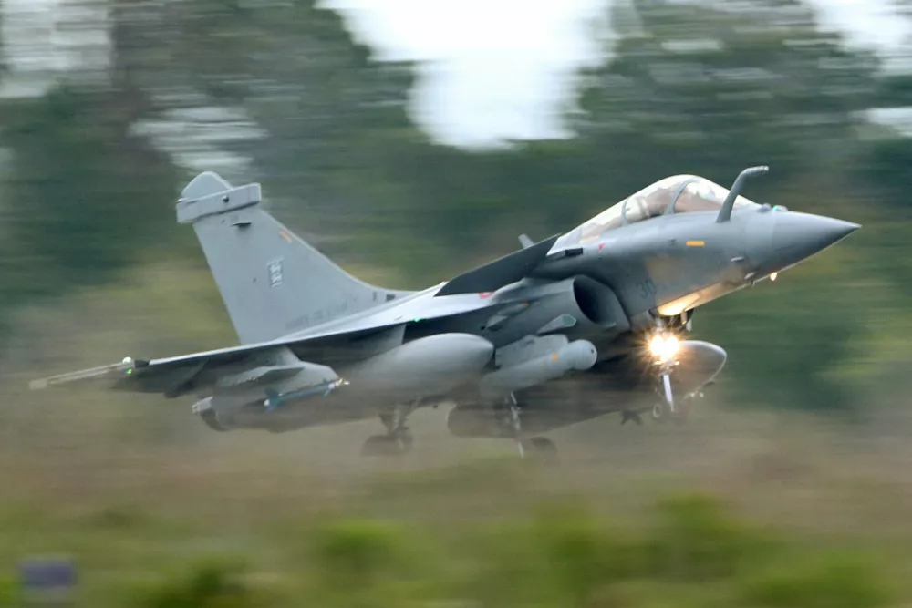 A French Air Force Rafale fighter jet takes off during the close air support (CAS) exercise Serpentex 2016 hosted by France in the Mediterranean island of Corsica, at Solenzara air base, March 16, 2016.  REUTERS/Charles Platiau/File Photo