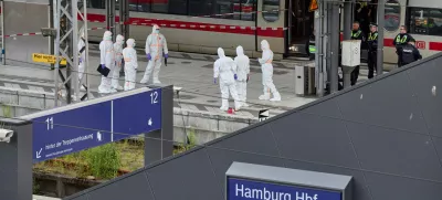 23 May 2025, Hamburg: Police and forensics on duty at the scene after several people were seriously injured in a knife attack at Hamburg Central Station. Photo: Georg Wendt/dpa