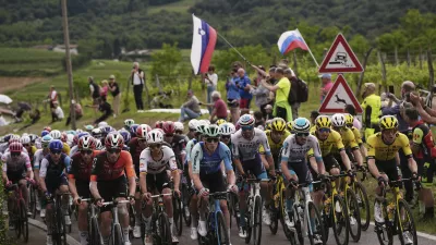 The pack rides during the 14th stage of the Giro d'Italia cycling race from Treviso to Nova Gorica/Gorizia, Italy, Saturday, May 24, 2025. (Marco Alpozzi/LaPresse via AP)