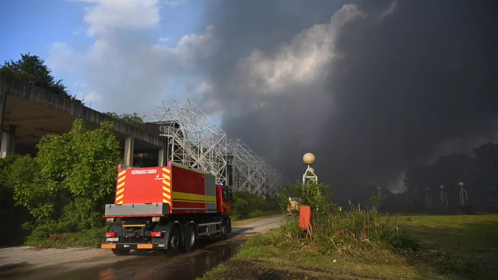 24.05.2025., Zagreb - Buknuo požar kod sveučili&scaron;ne bolnice u Zagrebu Photo: Josip Regovic/PIXSELL