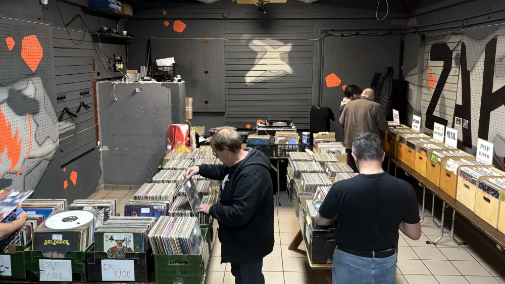 sejem plo&scaron;č - Vrhnika - Klub &scaron;tudentov Vrhnika