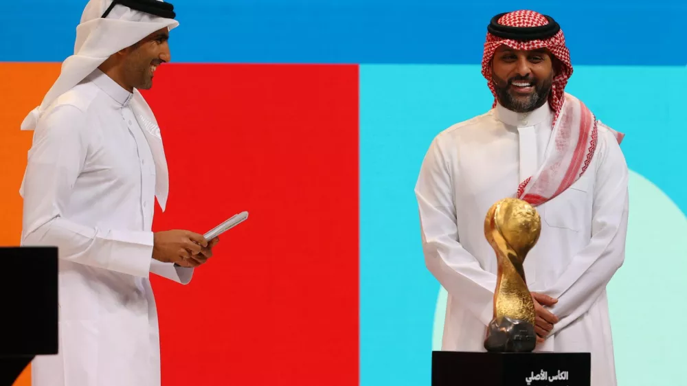 Soccer Football - FIFA U-17 World Cup and FIFA Arab Cup Qatar 2025 Finals Draw in Doha - Fairmont Hotel, Doha, Qatar - May 25, 2025 Host Mohammed Saadoun Al Kuwari with former Saudi Arabian footballer Yasser Al-Qahtani during the draw REUTERS/Ibraheem Al Omari