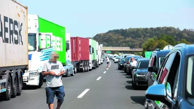 Po najbolj&scaron;em scenariju bo zaplet pri oddaji javnega naročila povzročil kvečjemu enomesečno zamudo pri vzpostavitvi tretjega prometnega pasu na &scaron;tajerski avtocesti, so ocenili na Darsu. Arhivska fotografija:&nbsp;Luka Cjuha