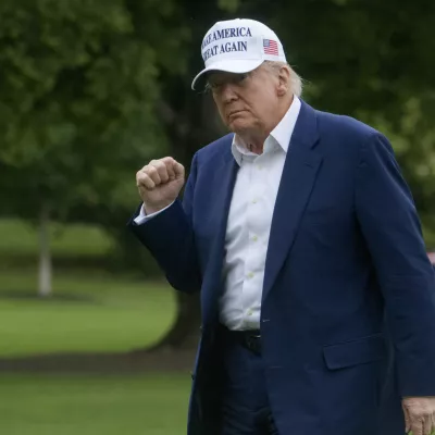 President Donald Trump acknowledges reporters as he disembarks Marine One upon arrival on the South Lawn of the White House in Washington, Sunday, May 25, 2025. (AP Photo/Rod Lamkey, Jr.)