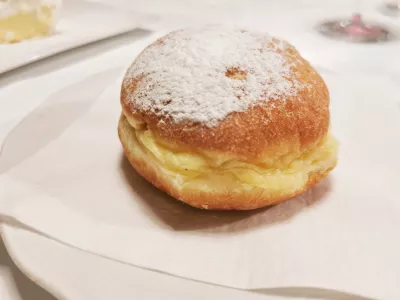 Mamilo so&nbsp;prevzemali tudi&nbsp;kar v&nbsp;kiosku pri banjalu&scaron;ki gimnaziji, so povedale priče. Foto: arhiv Dnevnika