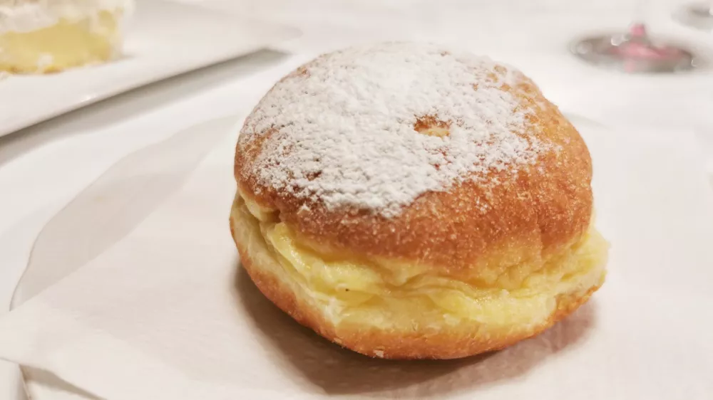 Mamilo so&nbsp;prevzemali tudi&nbsp;kar v&nbsp;kiosku pri banjalu&scaron;ki gimnaziji, so povedale priče. Foto: arhiv Dnevnika