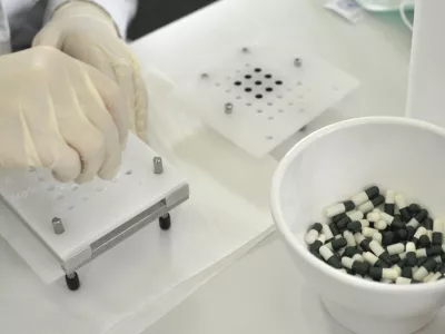 - ilustrativna fotografija farmacija, zdravila, kapsule, tablete- 5. Informativa 2013 - sejem izobraževanja, &scaron;tipendiranja in zaposlovanja v Sloveniji  //FOTO: Tomaž Zajel&scaron;nik