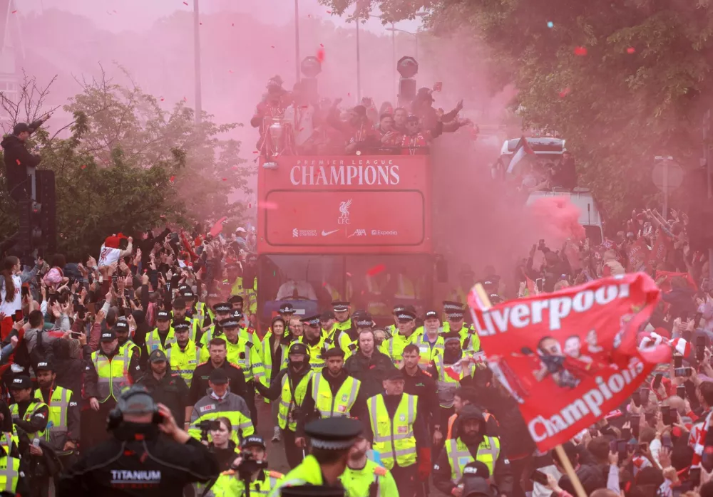 Soccer Football - Premier League - Liverpool Victory Parade - Liverpool, Britain - May 26, 2025 Liverpool players celebrate after winning the Premier League on the bus during the Victory parade REUTERS/Phil Noble